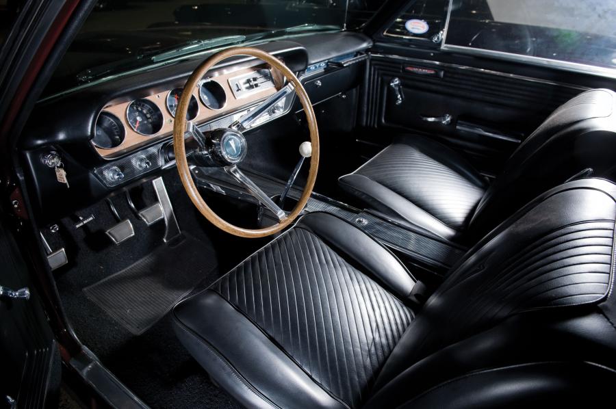  Pontiac GTO Coupe 1965 года  (фото 23 из 26)